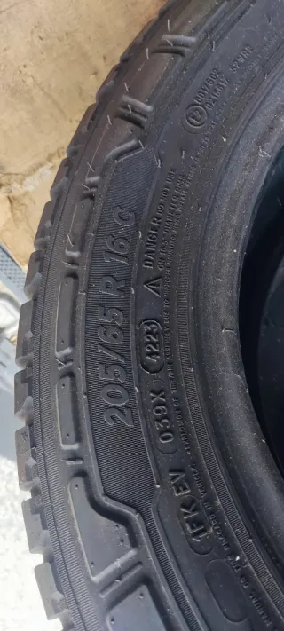 2 Neumáticos Michelin 205/65 R16C 40% vida útil