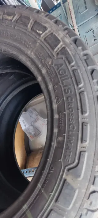 2 Neumáticos Michelin 205/65 R16C 40% vida útil