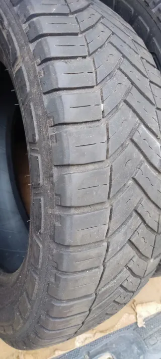 2 Neumáticos Michelin 205/65 R16C 40% vida útil