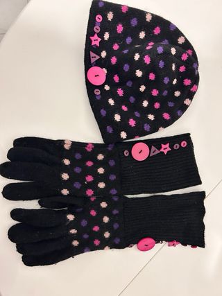 Conjunto Gorro y Guantes Lunares