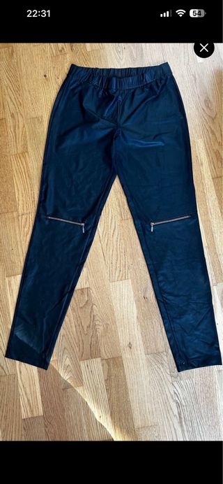 Pantalones negros con cremallera