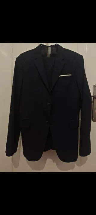 Se vende traje zara talla 50 equivale a M.