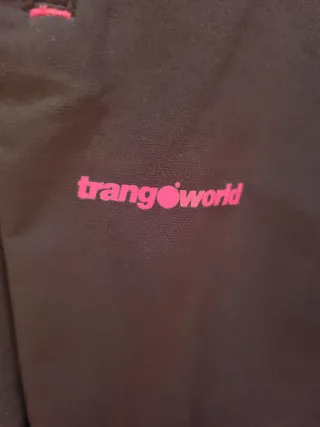 Pantalones Trangoworld negros y rosas