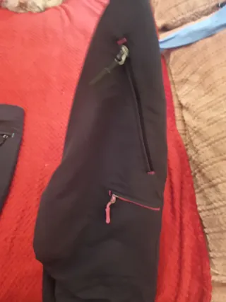 Pantalones Trangoworld negros y rosas