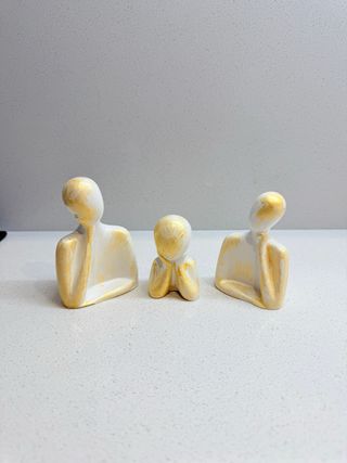 Figure famiglia in cemento dorato