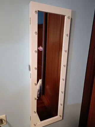 Specchio da trucco con luci