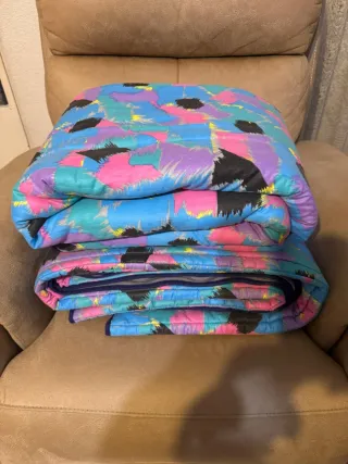 Sacos de dormir con estampado abstracto.