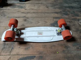 Patineta Blanca Ruedas Naranja