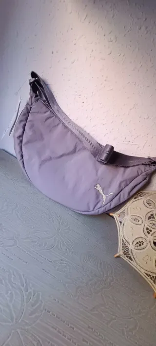 Riñonera Puma Morada y Plateada