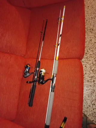 2 cañas de spinning + 14 señuelos