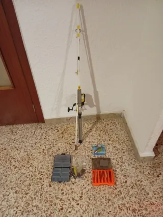 2 cañas de spinning + 14 señuelos