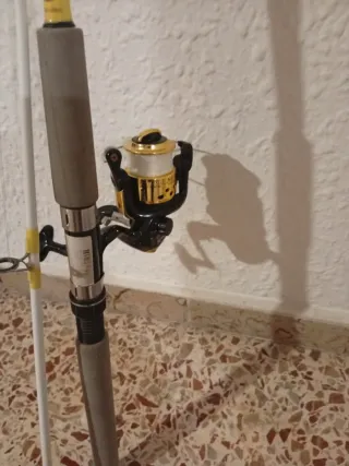 2 cañas de spinning + 14 señuelos