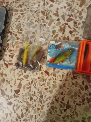 2 cañas de spinning + 14 señuelos