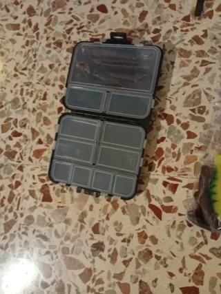 2 cañas de spinning + 14 señuelos