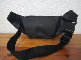 Riñonera efecto piel M.C.A. International Negra