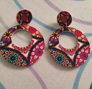 Pendientes redondos con estampado étnico