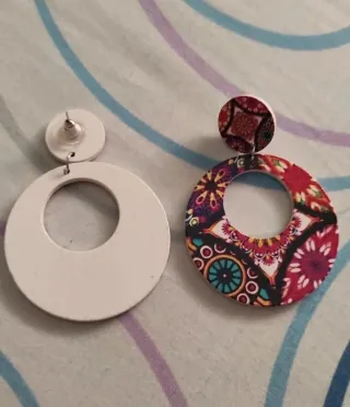 Pendientes redondos con estampado étnico