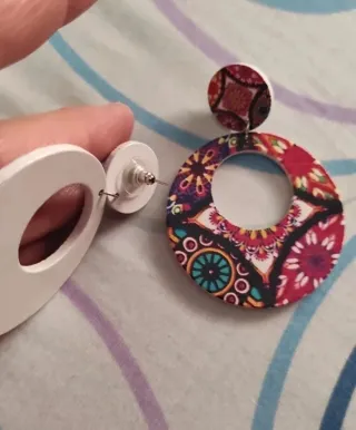 Pendientes redondos con estampado étnico