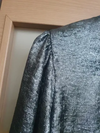 Blusa plateada y negra