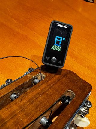 Afinador D'Addario Eclipse tunner.