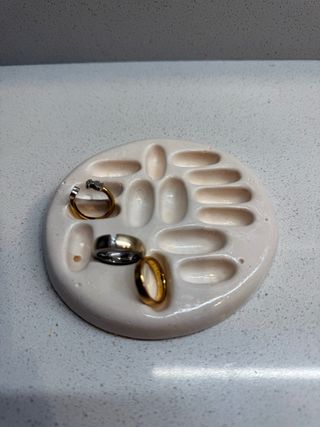 Porta anelli in cemento