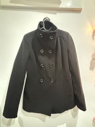Abrigo negro doble botonadura