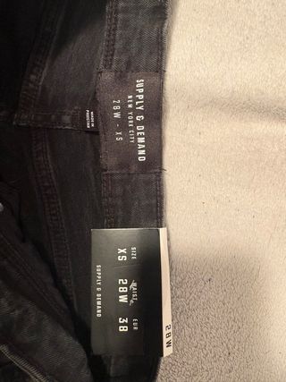 Pantalón cargo Supply & Demand gris