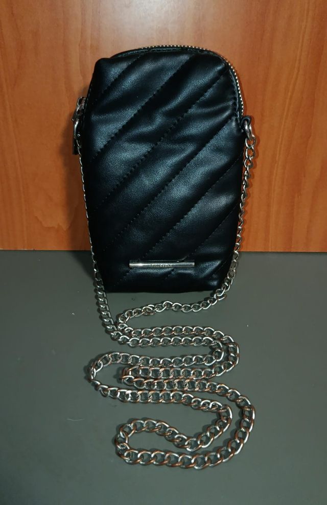 Bolso Pull&Bear negro 12x18 cm
