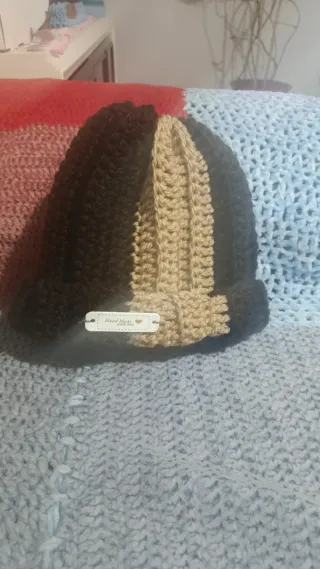 Gorros, bragas y bufanda hechos a mano