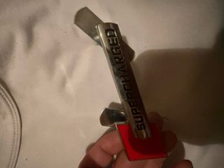 Insignia metálica Supercharged