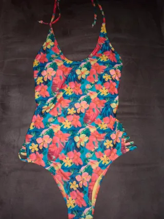 Costume da bagno floreale nuovo