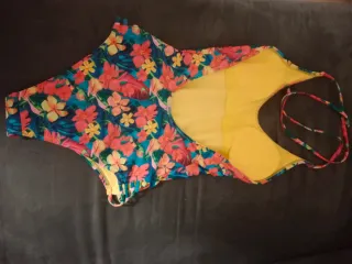 Costume da bagno floreale nuovo