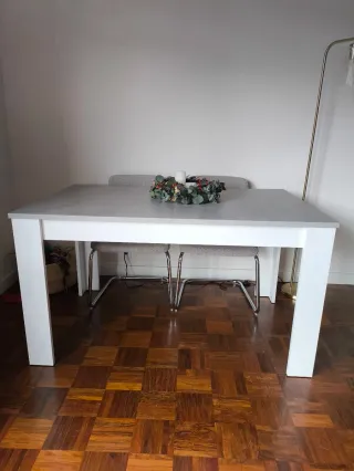 Mesa extensible comedor gris y blanca
