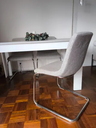 Mesa extensible comedor gris y blanca