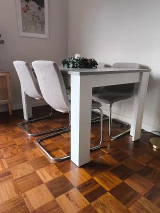 Mesa extensible comedor gris y blanca