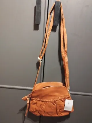 Bolso de hombro marrón