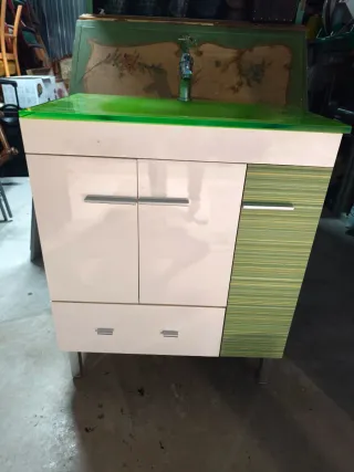 Mueble de baño con espejo