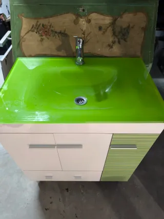 Mueble de baño con espejo