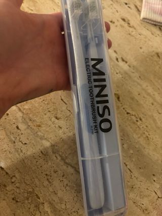 Miniso Spazzolino Elettrico Kit con Ricambi