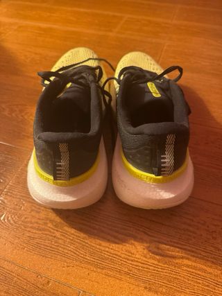 Zapatillas Under Armour Running Amarillas