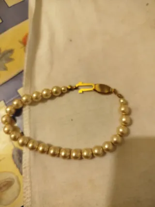 Pulsera de perlas doradas