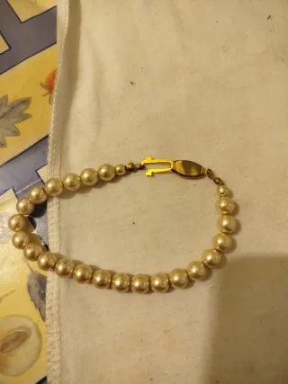Pulsera de perlas doradas