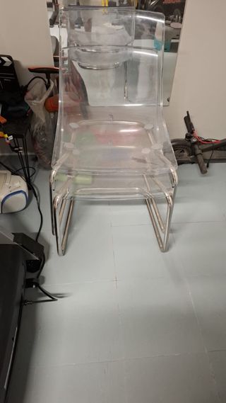 2 Sillas Transparentes Metálicas