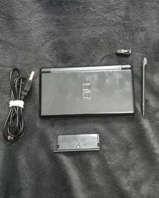 Nintendo DS Lite Negra + Lápiz y cargador