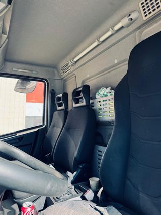 Camión Isotermo con Trampilla Elevadora