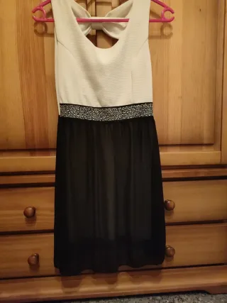 Vestido blanco y negro con detalle