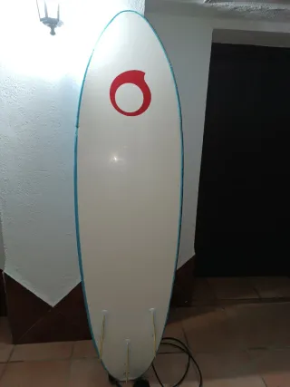 Tabla de surf infantil azul con dibujos