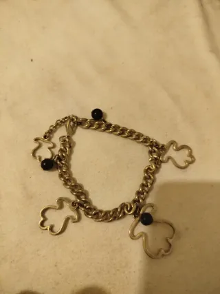 Pulsera antigua con ositos y perlas negras