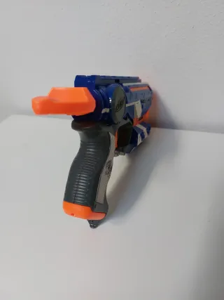 Nerf N-Strike Firestrike con mirino luminoso