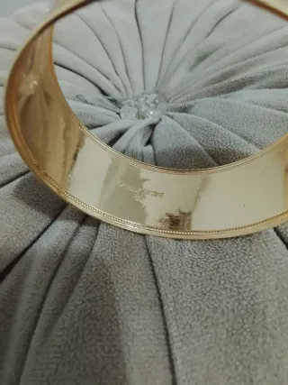 Pulsera laminada oro diseño grabado